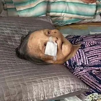 何炳球烈士妈妈.jpg