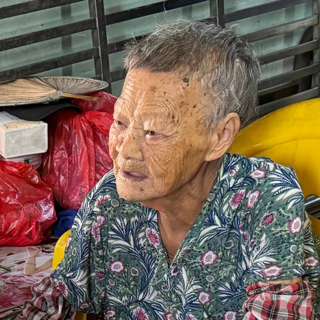 郑振艺烈士妈妈.jpg